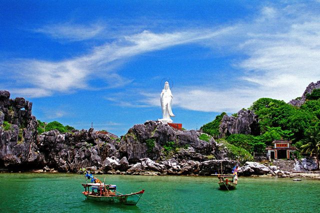 Tượng Phật Bà Quan Âm trên Hòn Nghệ