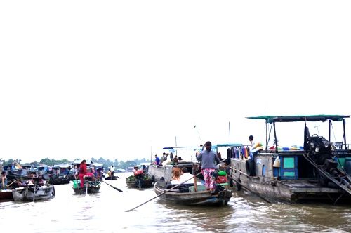 Chợ nổi Cái Răng – Cần Thơ
