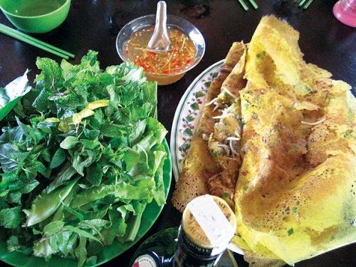 Bánh xèo nhân bồn bồn Cà Mau