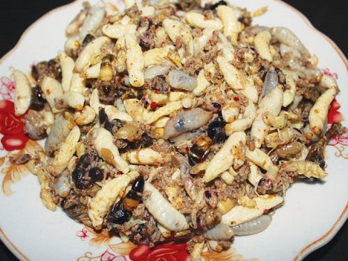 Đặc sản Ong mật non nấu chè