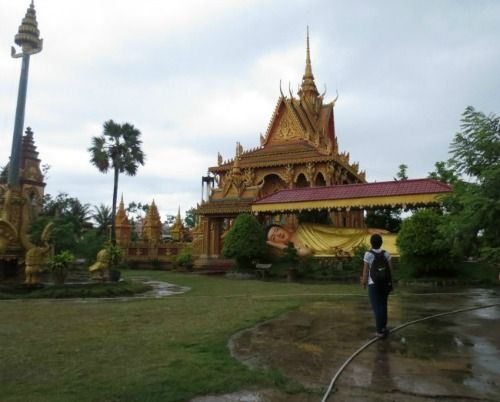 Khuôn viên chùa Khmer ở Cà Mau
