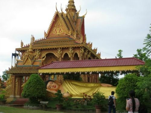 Bức tượng Phật khổng lồ chùa Khmer ở Cà Mau