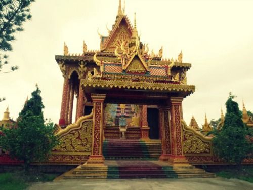 Cổng sau của chùa Khmer ở Cà Mau