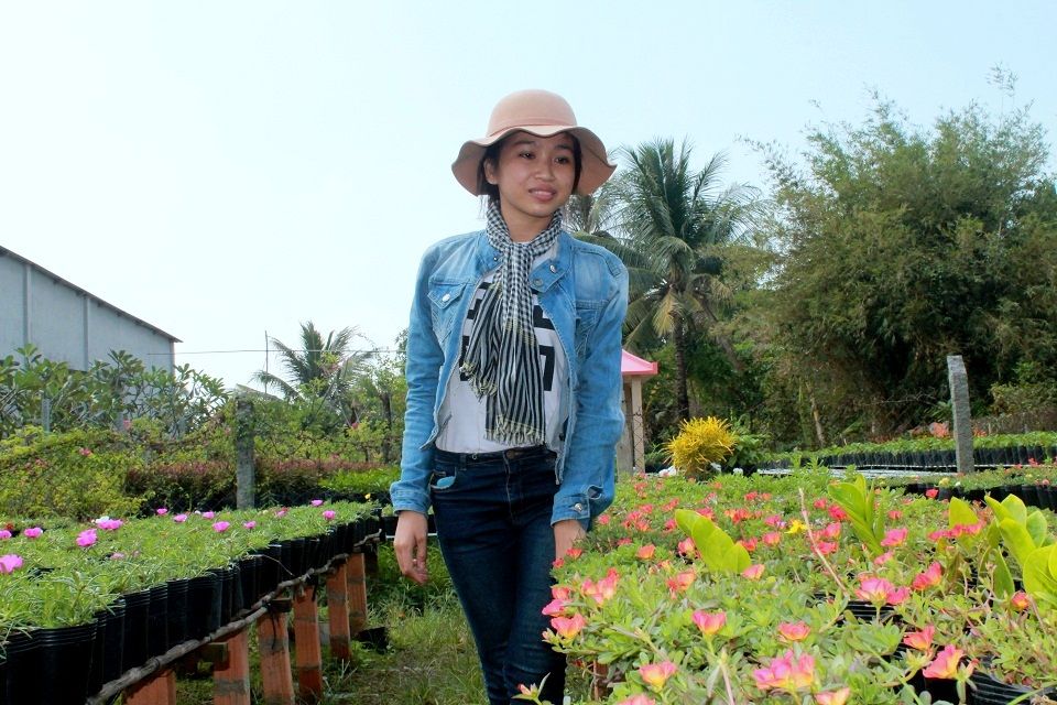 Ngoài việc đến tham quan, nhiều du khách còn chọn cho mình những chậu hoa về trồng