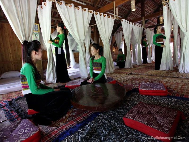 Làng dệt Thổ Cẩm người Thái