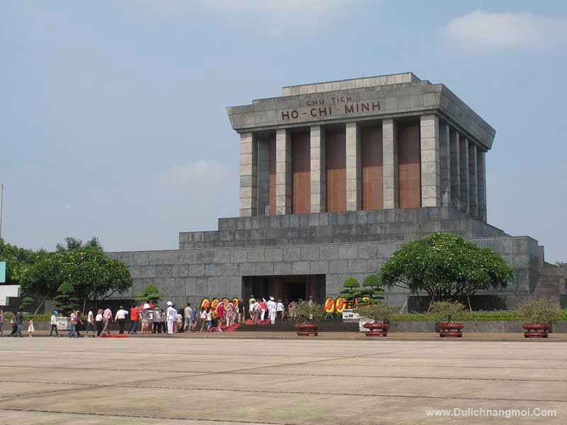 Thăm Lăng Chủ tịch Hồ Chí Minh