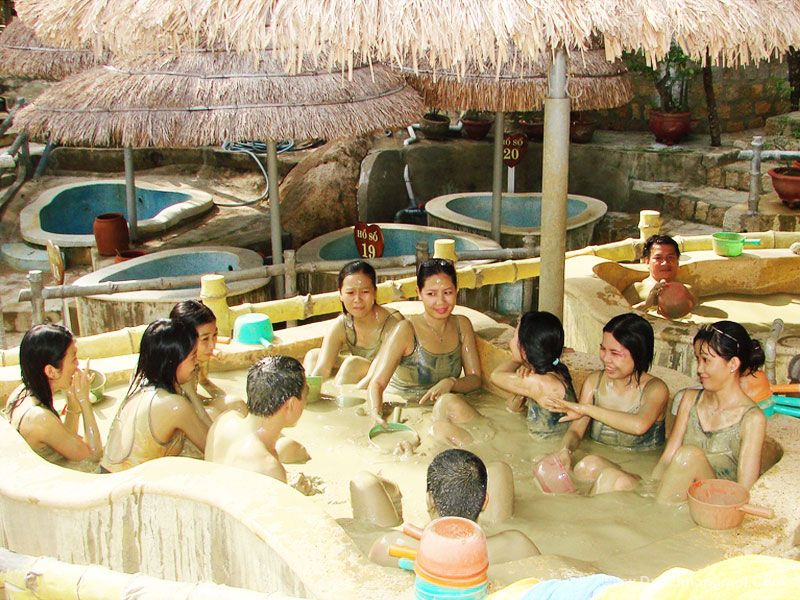 Tắm bùn khoáng Nha Trang