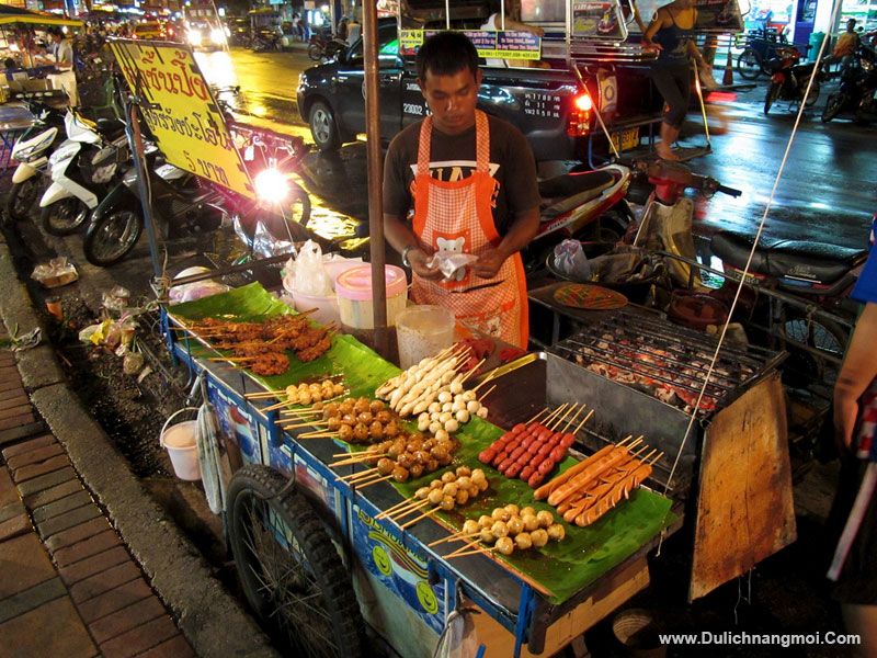 Một khu ẩm thực tại chợ đêm Pattaya