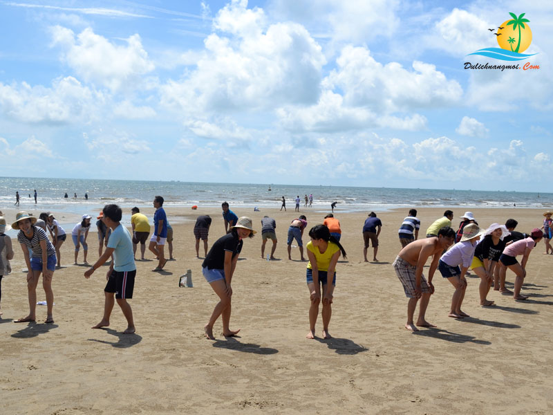 Vận động teambuilding tại biển Vũng Tàu