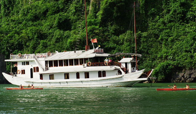 Trải nghiệm tour du thuyền Hương Hải Junks Hạ Long cao cấp