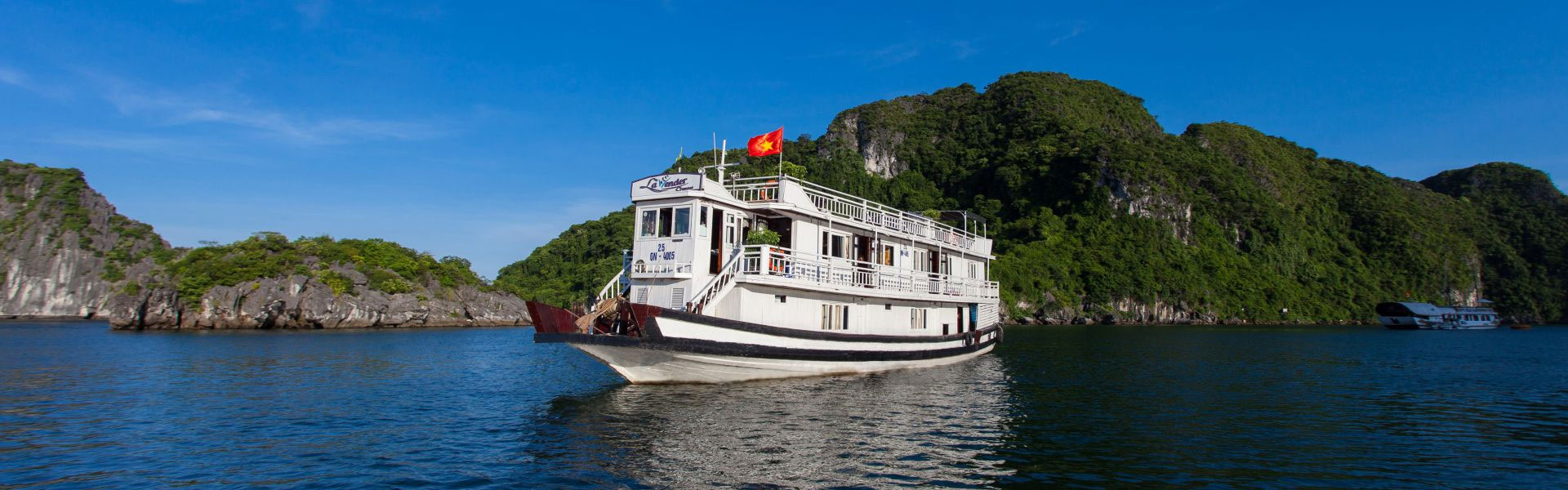 Tour du thuyền Hạ Long 2 ngày 1 đêm - Tàu 4 sao Hương Hải Sealife Cruise
