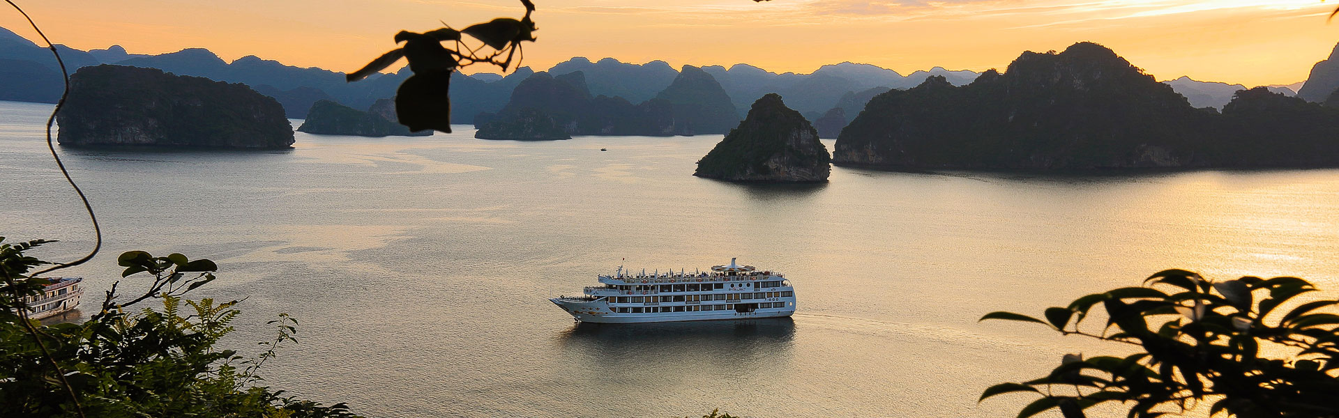 Tour du thuyền Hạ Long cao cấp 2 ngày 1 đêm - Tàu 5 sao StarLight giá rẻ