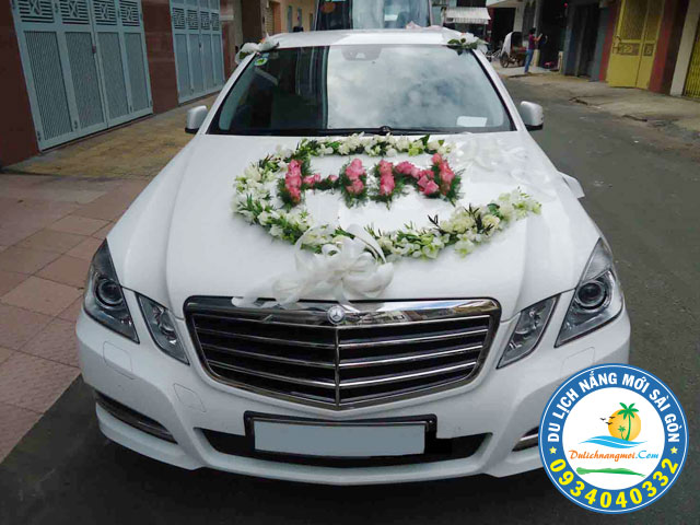 Cho thuê xe hoa cưới 5 chỗ Mercedes C250 đưa dâu tại Sài Gòn