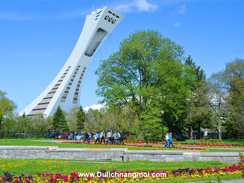 Tháp nghiêm tại sân vận động Olympic phục vụ Thế vận hội mùa hè năm 1976 tại Canada
