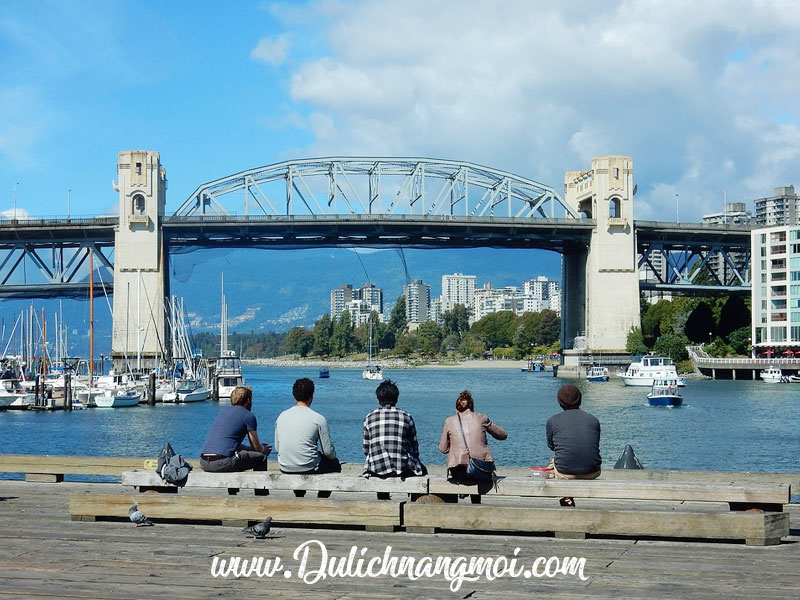 Một cây cầu tại thành phố Vancouver, Canada