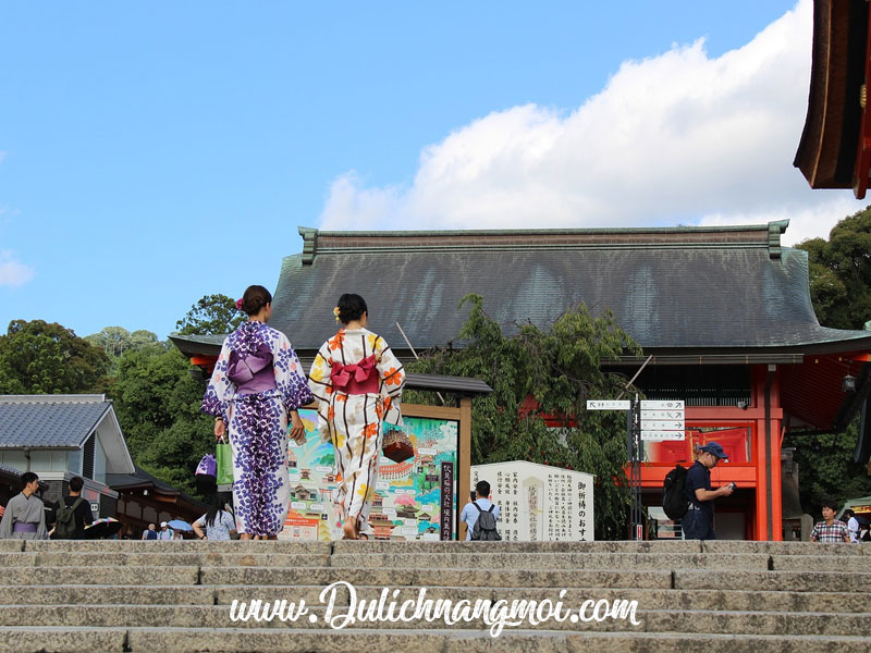Những cô gái trong trang phục truyền thống Nhật Bản