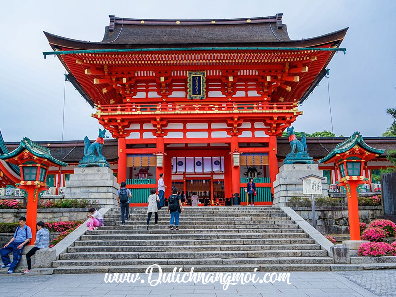 Ngôi đền nghìn cổng Fushimi Inari, Nhật Bản