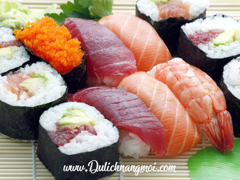 Thưởng thức món sushi chính hiệu Nhật Bản