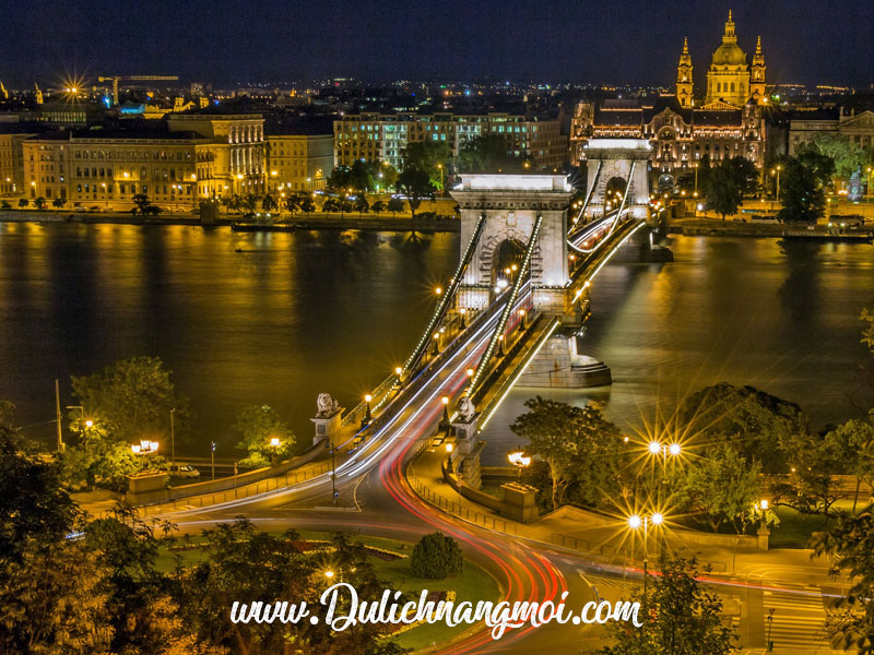 Thủ đô Budapest của Hungary vào ban đêm