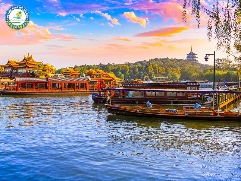 Hồ Tam Đàn Ấn Nguyệt - Ánh Trăng phản chiếu