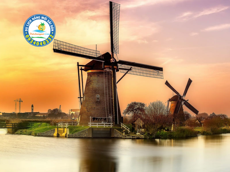 Biểu tượng cối xay gió đất nước Hà Lan xinh đẹp