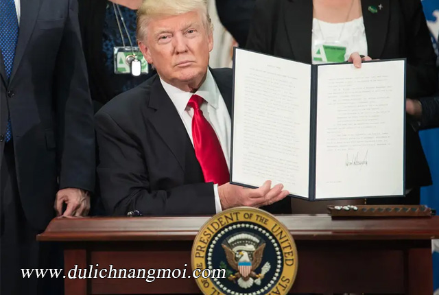 Chính thức khai tử visa định cư Mỹ diện F4 và con cái bảo lãnh cha mẹ