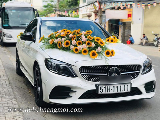 Cho thuê xe cưới Mercedes C300 AMG tại Sài Gòn giá rẻ