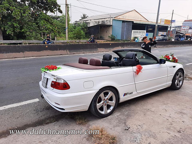 TÌM HIỂU CHI TIẾT VỀ XE CƯỚI M3 320I BMW MUI TRẦN