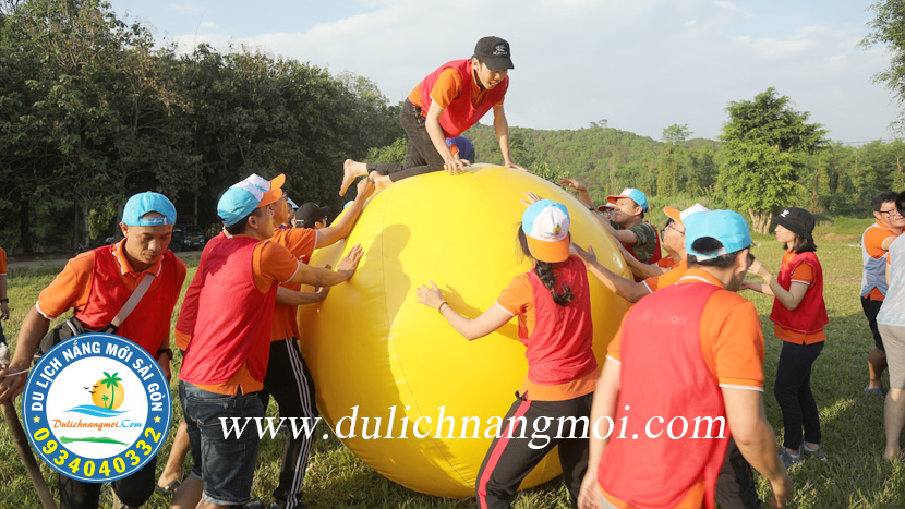 Bóng khổng lồ luôn là đề tài bất tận trong teambuilding bởi khả năng thích nghi địa hình