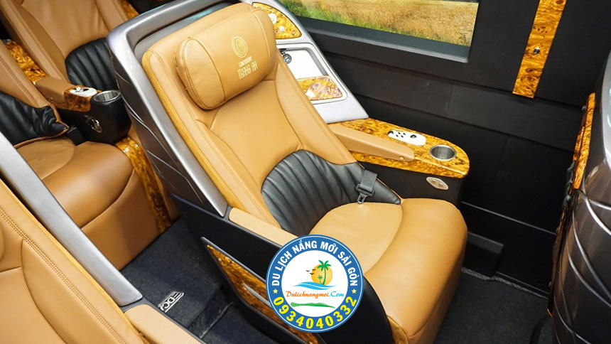 Cho thuê xe Limousine 19 chố tại Hóc Môn