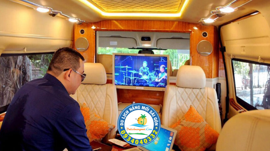 Cho thuê xe limousine 9 chỗ tại Quận 10