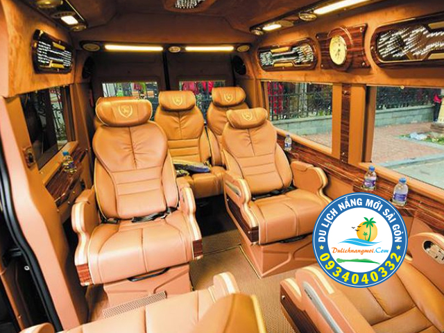 Nội thất xe Limousine 9 chỗ rộng rãi