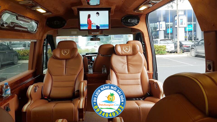 Cho thuê xe Limousine 9 chỗ tại Quận 1