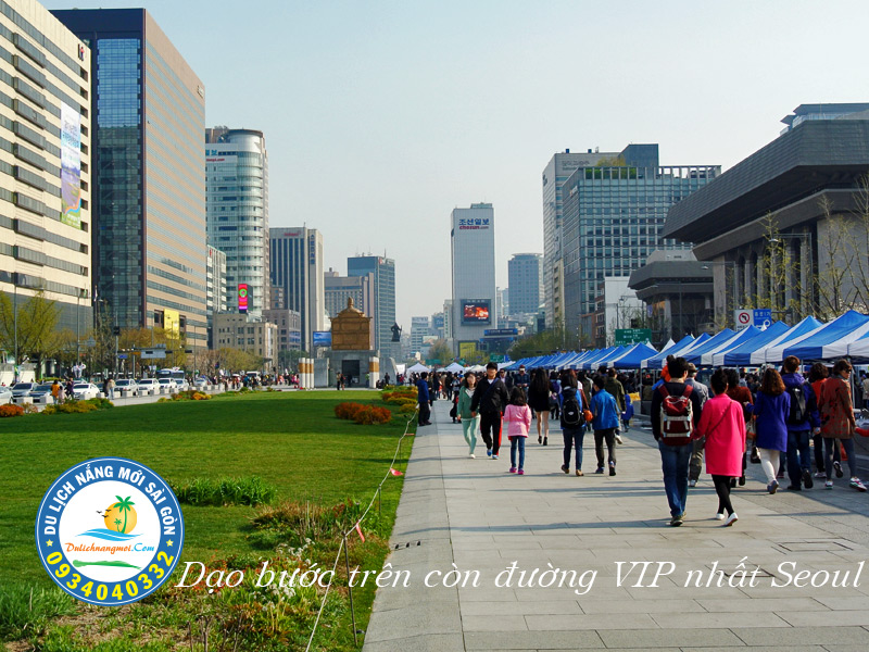 Con đường thu hút rất nhiều khách du lịch tham quan khi đến Seoul