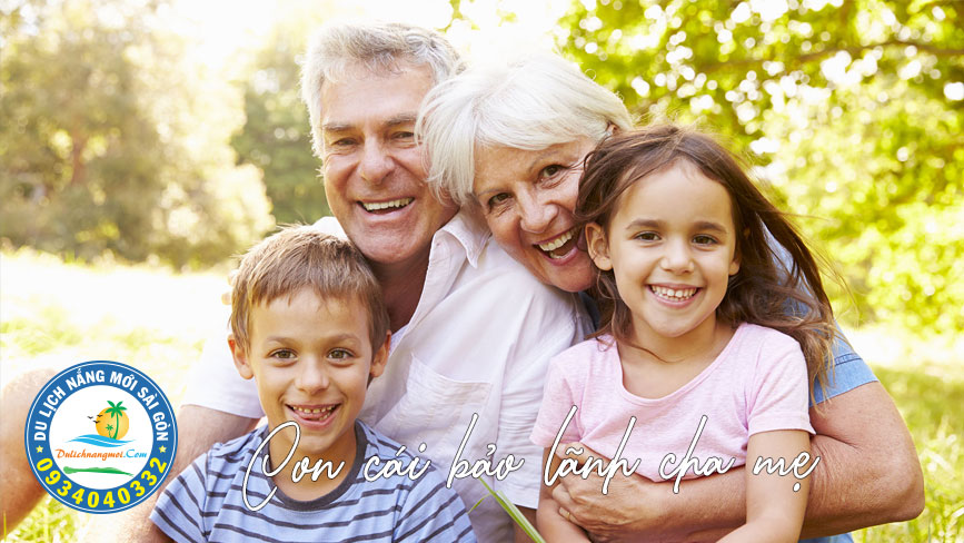 Niền vui của ông bà khi đoàn tụ cùng con cháu