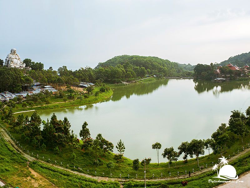 Một góc Hồ Thủy Liêm - Núi Cấm