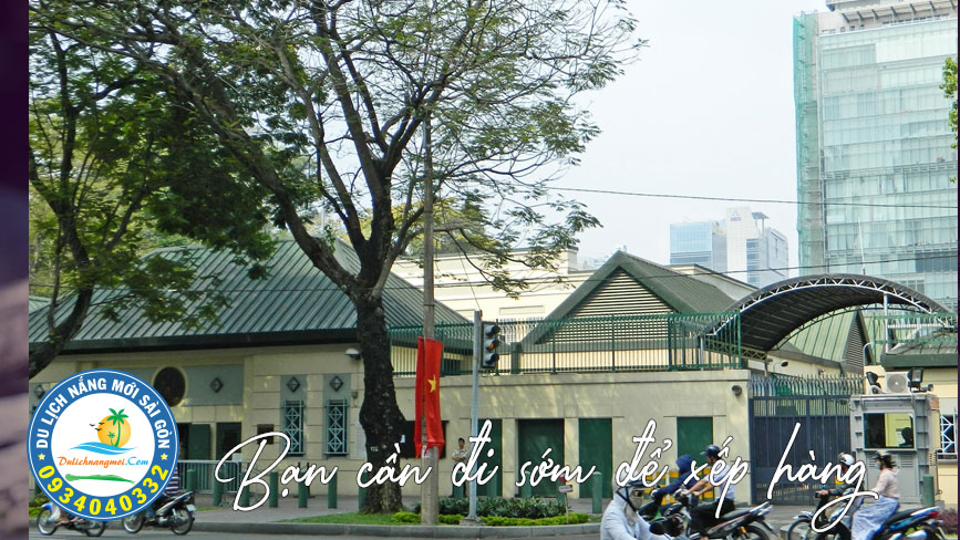 Nên xếp hàng đi sớm khi phỏng vấn visa Mỹ