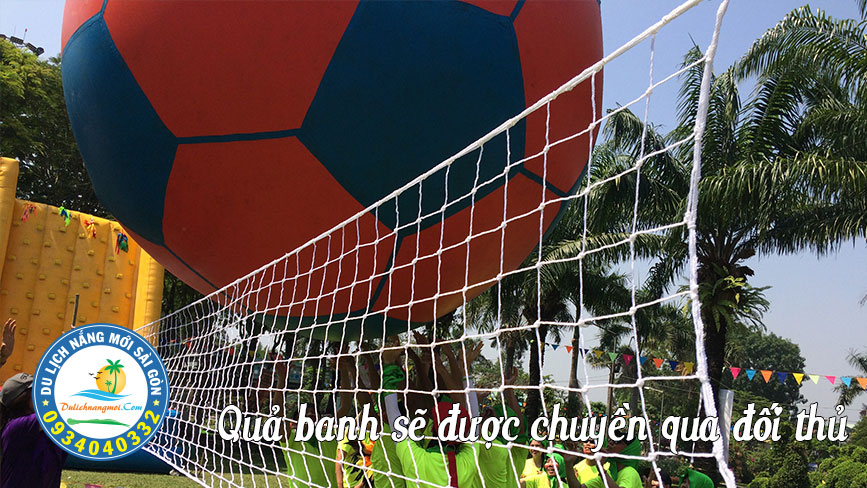 Set bóng chuyền khổng lồ luôn vui nhộn