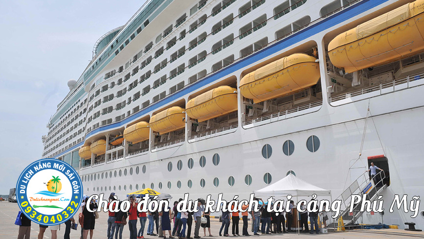 Chào đón khách du lịch đến Cảng Phú Mỹ