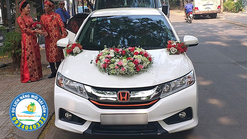 Niềm vui cặp uyên ương ngày cưới