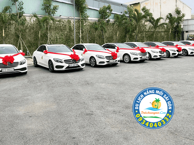 Dàn xe hoa cưới hiệu Mescerdes chuẩn bị phục vụ quý khách hàng
