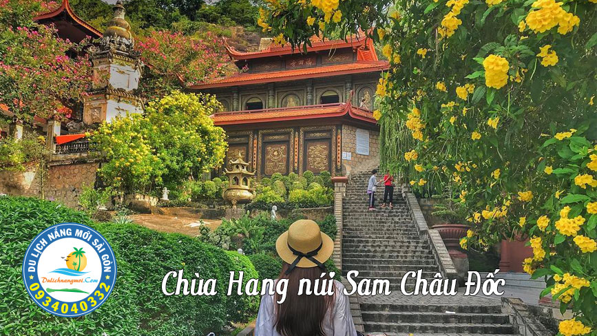 Chùa Hang Châu Đốc lưng chừng trên triền núi Sam