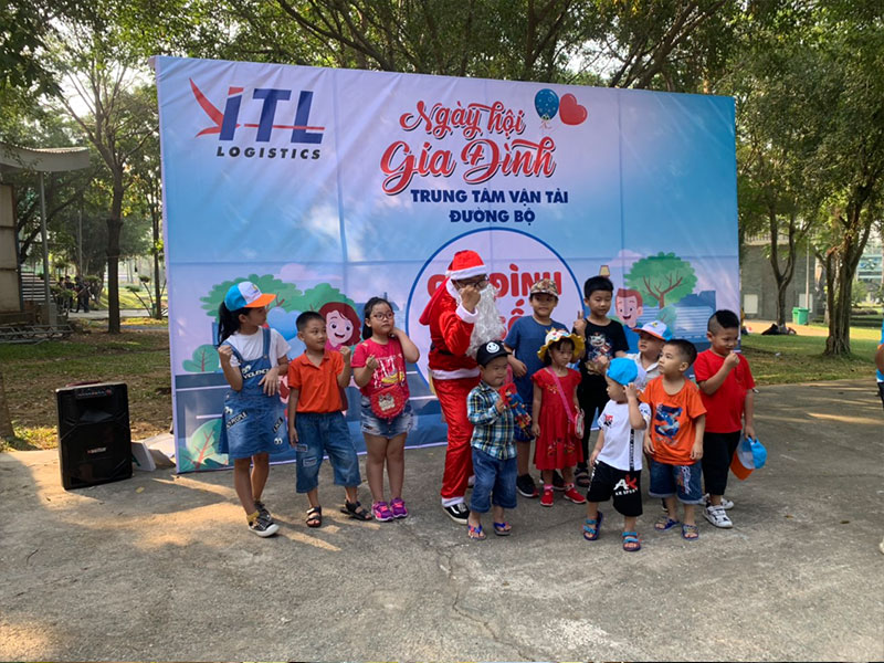 Tạo dáng cùng ông già Noel